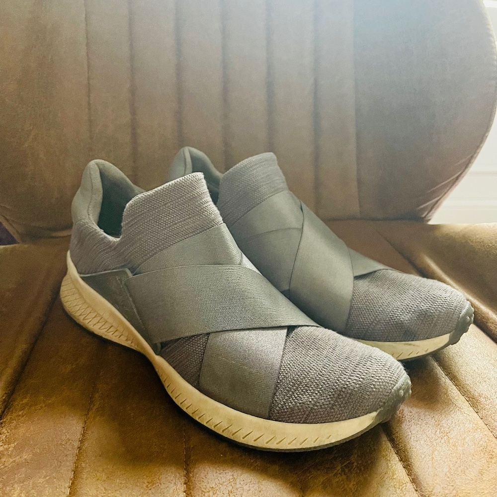 Dr. Scholl’s Rest Sneaker – Grey (Women’s Size 9)